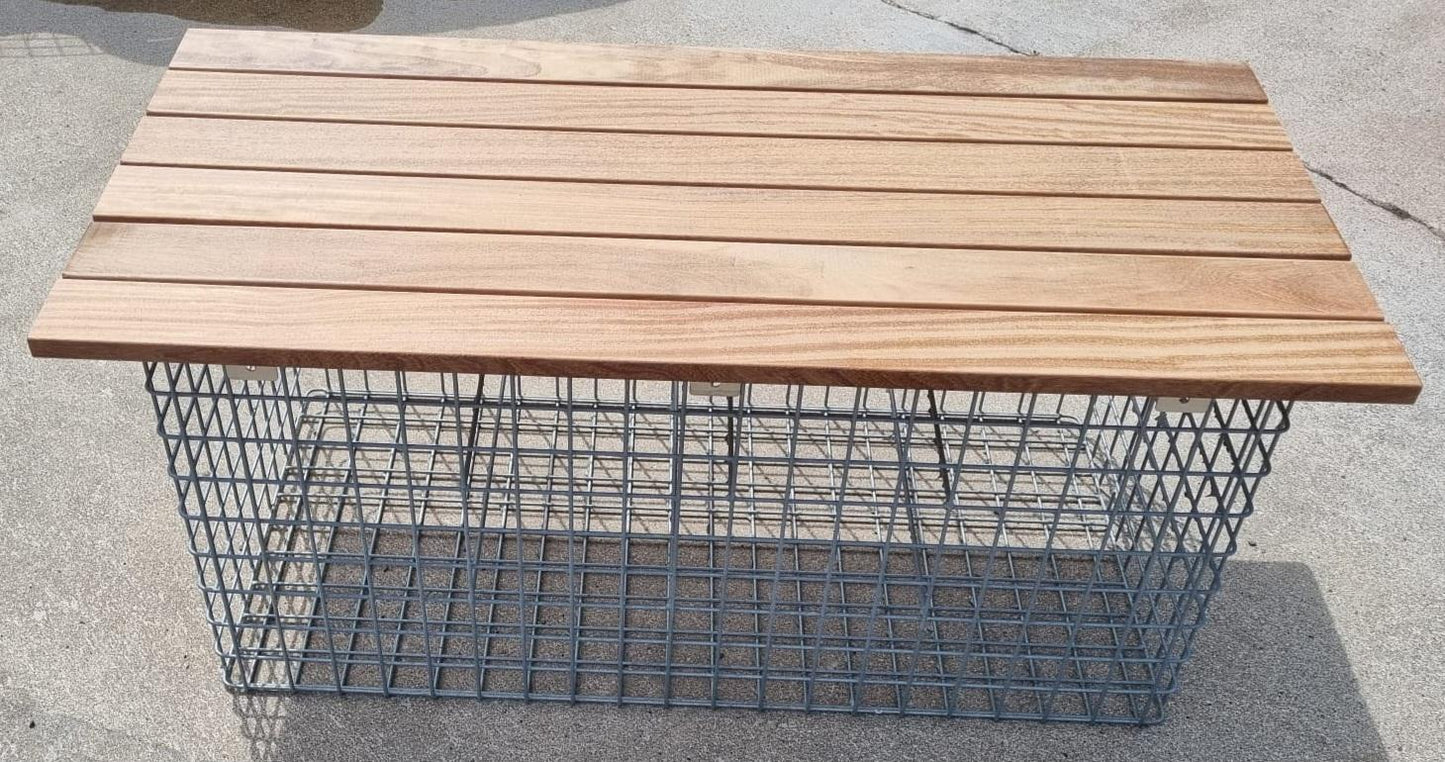 Trädgårdsbänk i Cumaru 102 x 45 x 52 cm, MW 5 x 5 cm, varmförzinkad