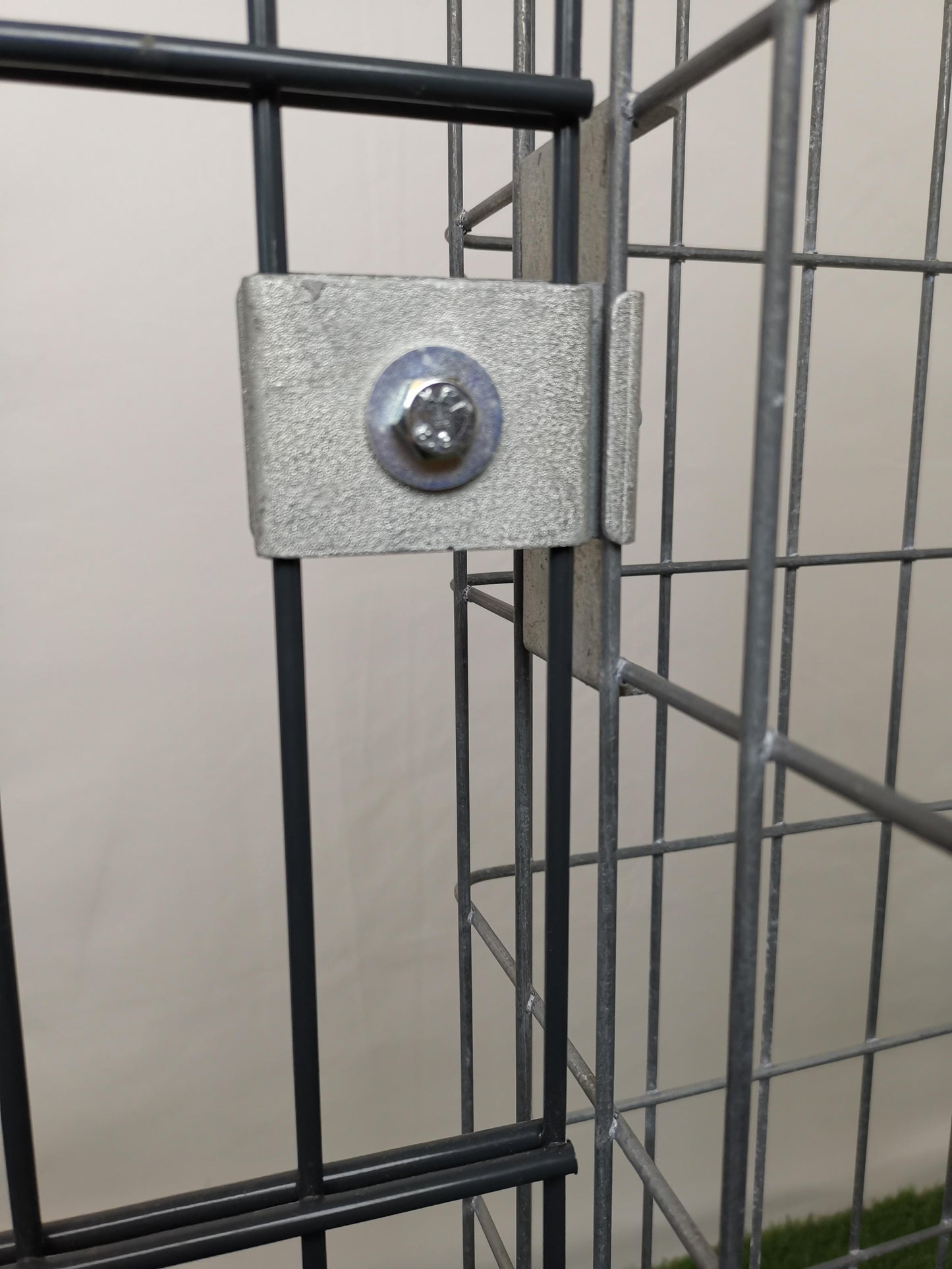 Grampo com suporte de cerca 5 x 10 cm, para malha de haste dupla, galvanizado