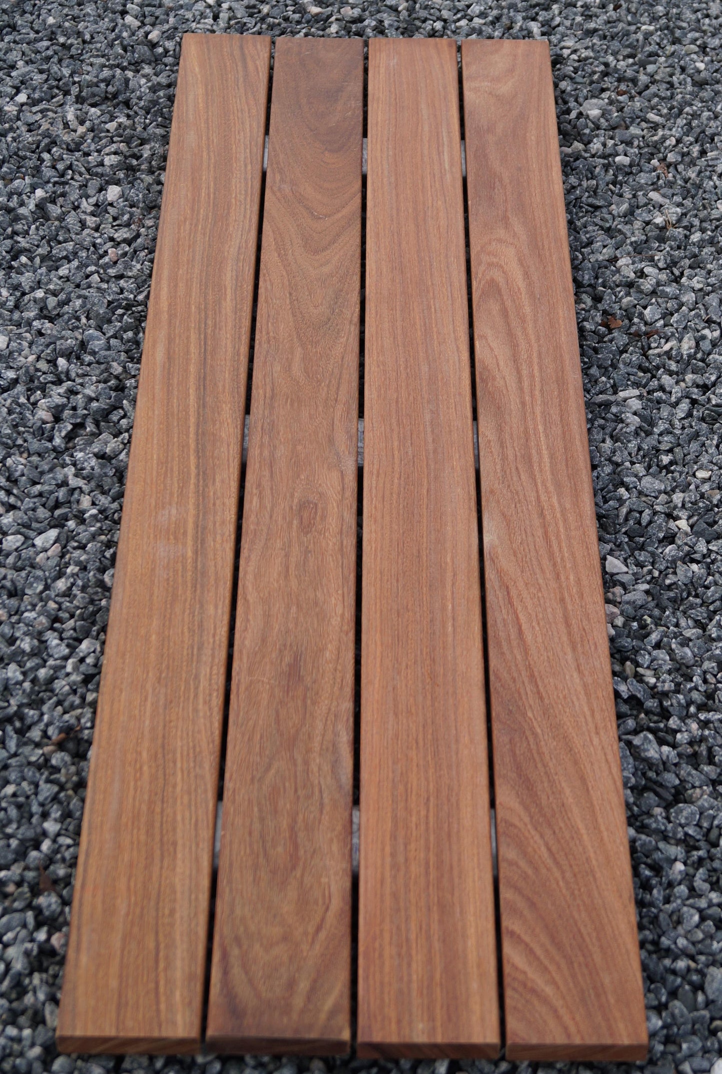 Gabionenbank mit 3 Blumensäulen - Cumaru-Holz, 205 cm Länge x 60 cm Höhe x 37 cm Tiefe, feuerverzinkt, MW 5 x 5 cm